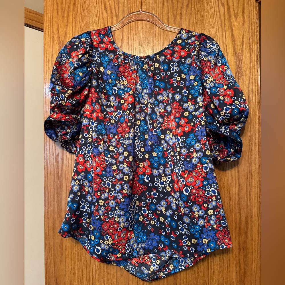 NWT multicolor Floral Puff Sleeve shirt